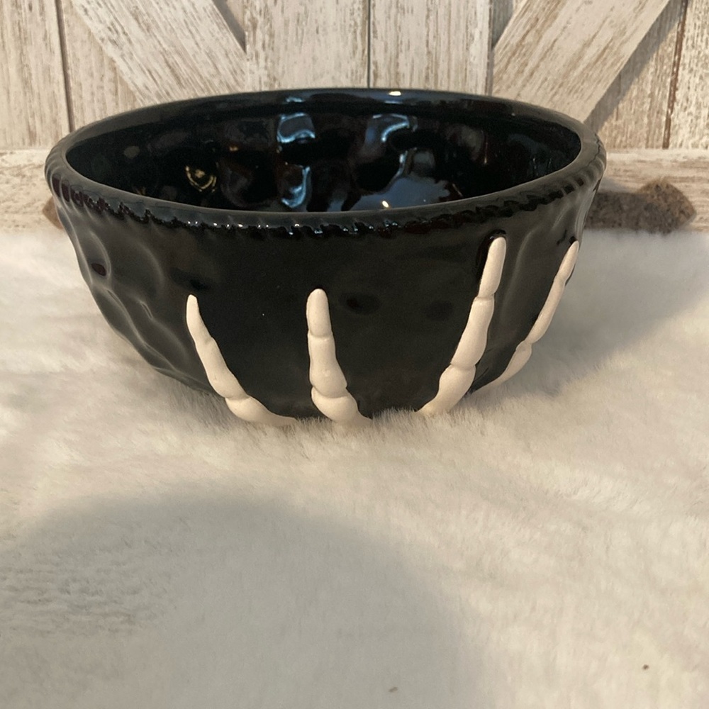 10 Strawberry Street Skeleton Bowl